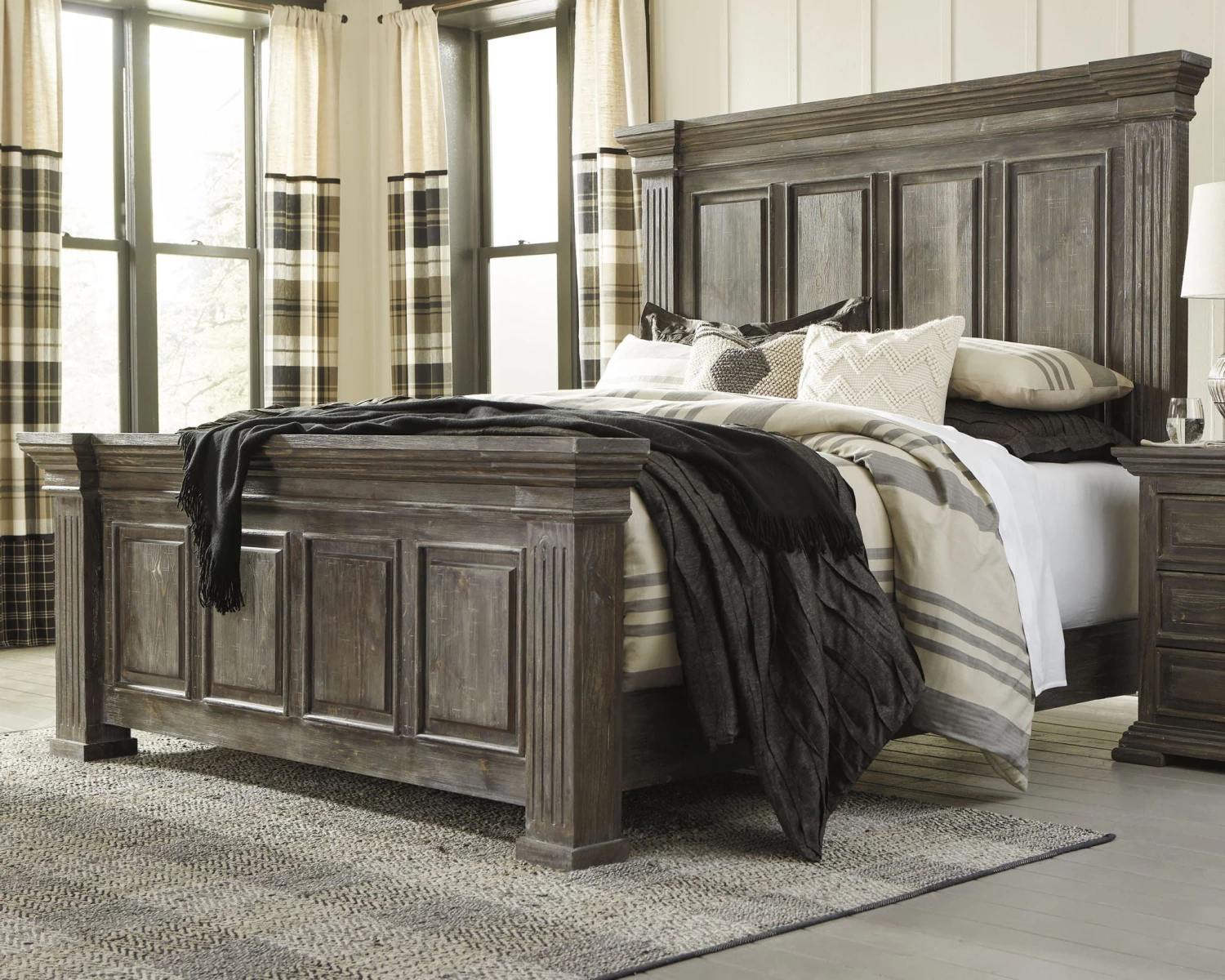 Ashley Beds Wyndahl Queen Panel Bed - Brown 1 Ashley Beds Wyndahl Queen Panel Bed - Brown
